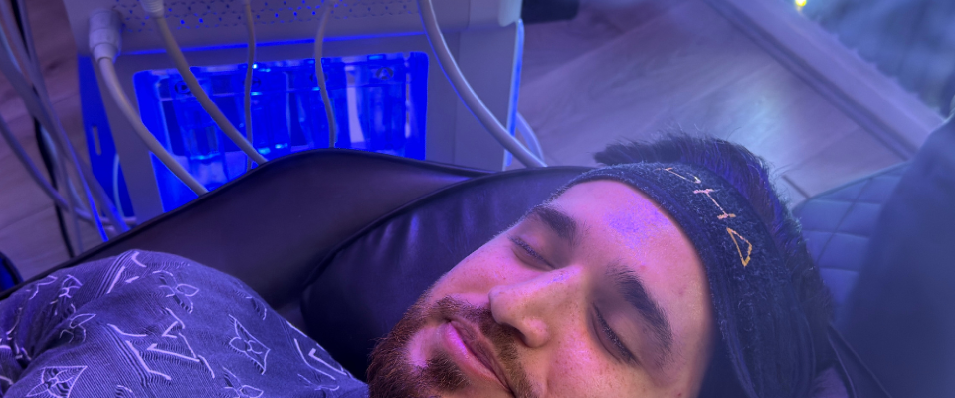 Facial for Men With Oily Skin and Blocked Pore